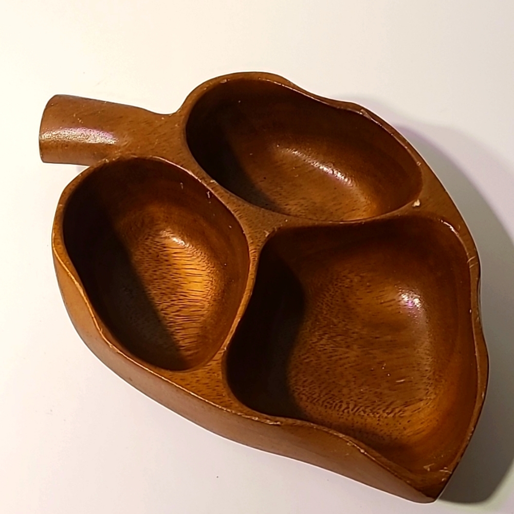Monkey pod wood serving platter 2 inch deep three section vintage Leaf shape.